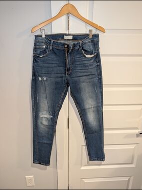 Zara Men's Ankle Crop Jeans in Distressed Dark Blue - 34